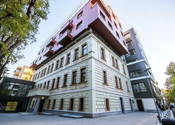 Cathedral Deluxe * Warna